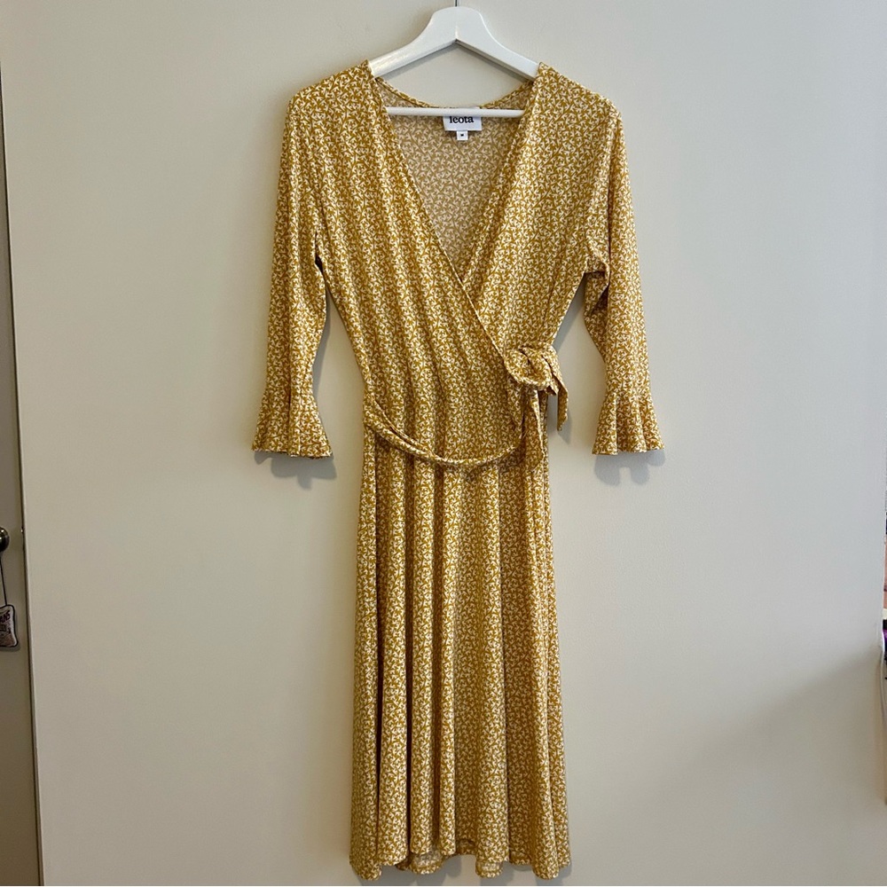 Leota Dress Yellow White Floral Print Long Sleeve Knee Length Ryann Wrap Medium